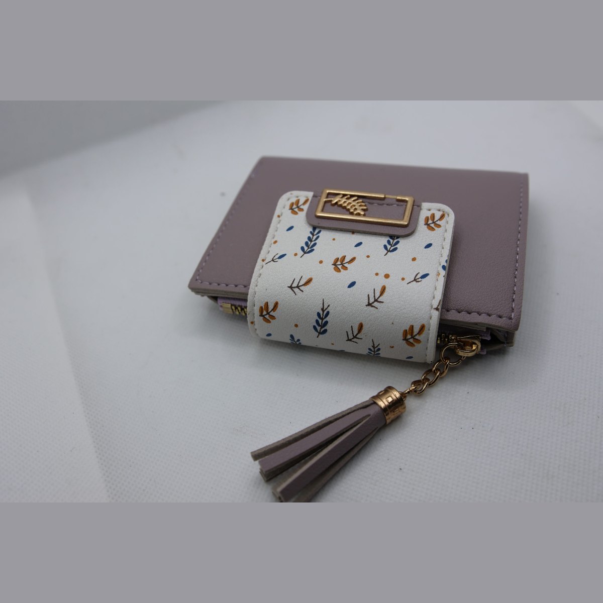 Womans Small Leaf Purse soft Lilac