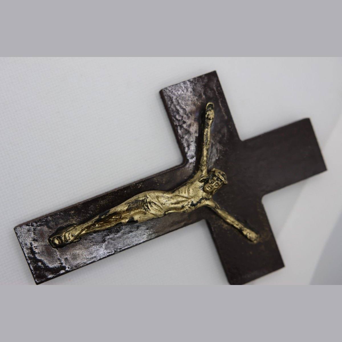 Wooden Cross with Jesus - Long flat wood